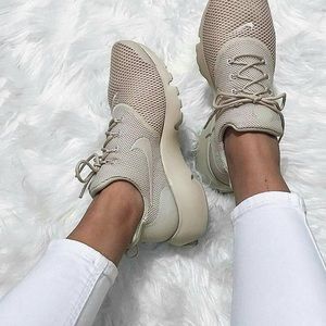 Nike WOMEN'S NIKE PRESTO FLY size 9 in oatmeal
